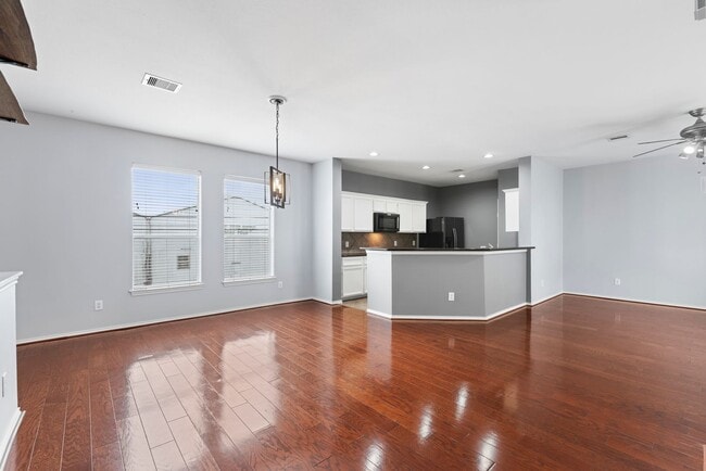 Come see this modern 3-story townhome in t... - Come see this modern 3-story townhome in t...