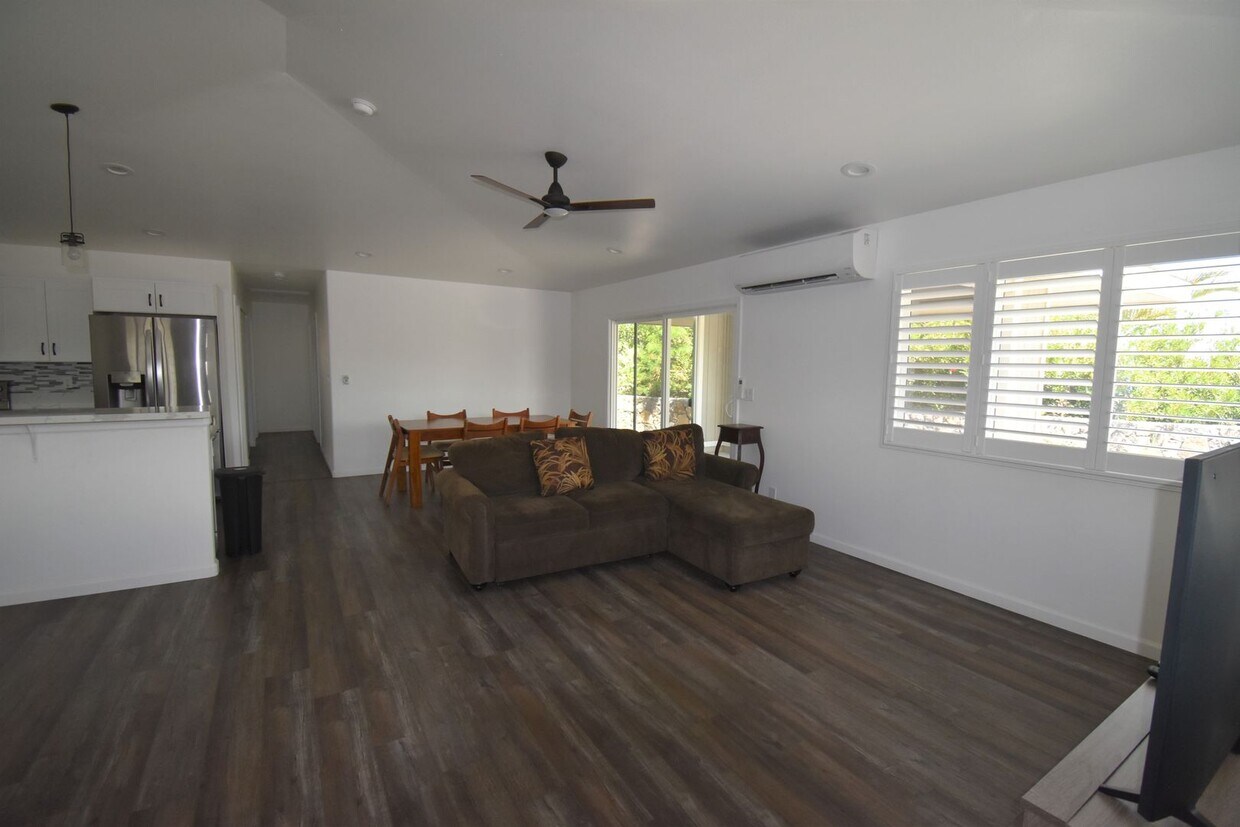 Foto principal - 3 Year Old, 3 Bedroom 2.5 Bath Partially F...