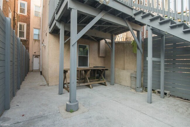 Building Photo - 4 br, 2 bath Duplex - 1827 MASTER ST Unit 1