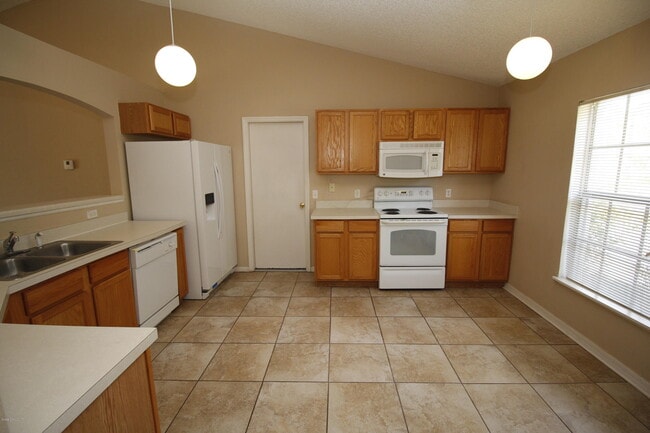 Building Photo - 830 Schomer Ave SW