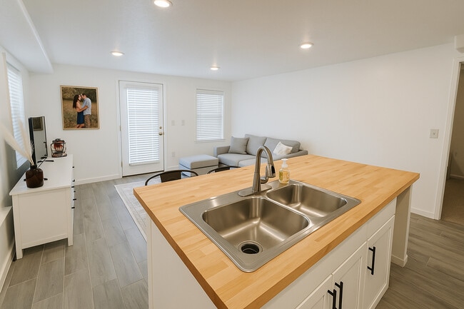 Building Photo - 116 W Salem Hills Dr