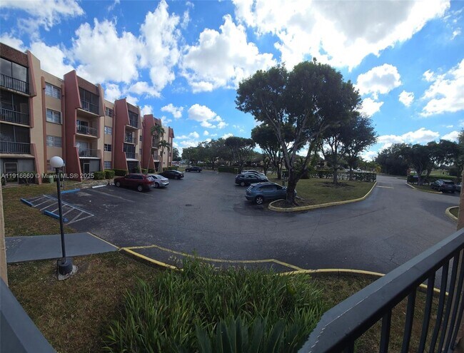 Foto del edificio - 13707 Kendale Lakes Cir