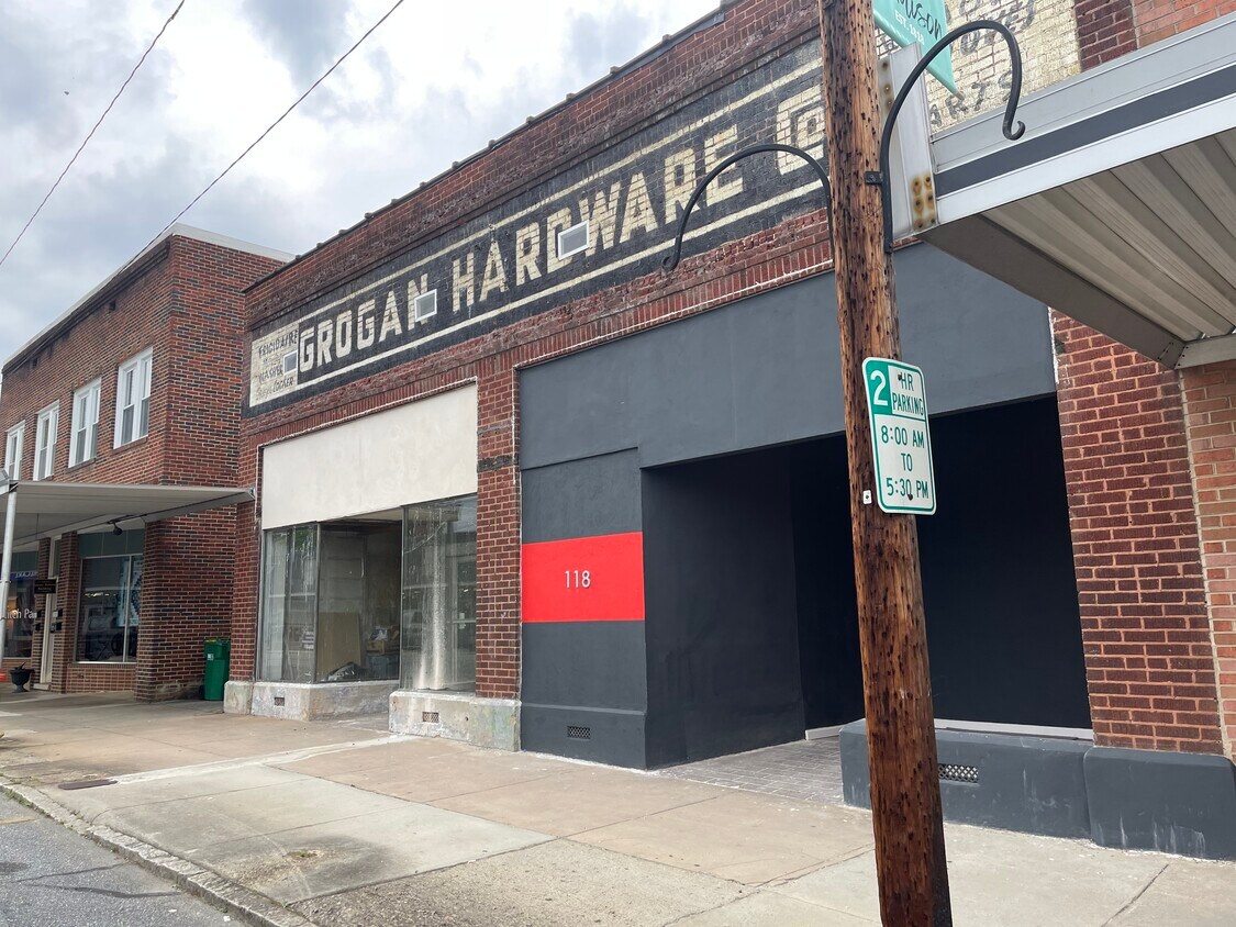 Entrada principal - 118 W Murphy St