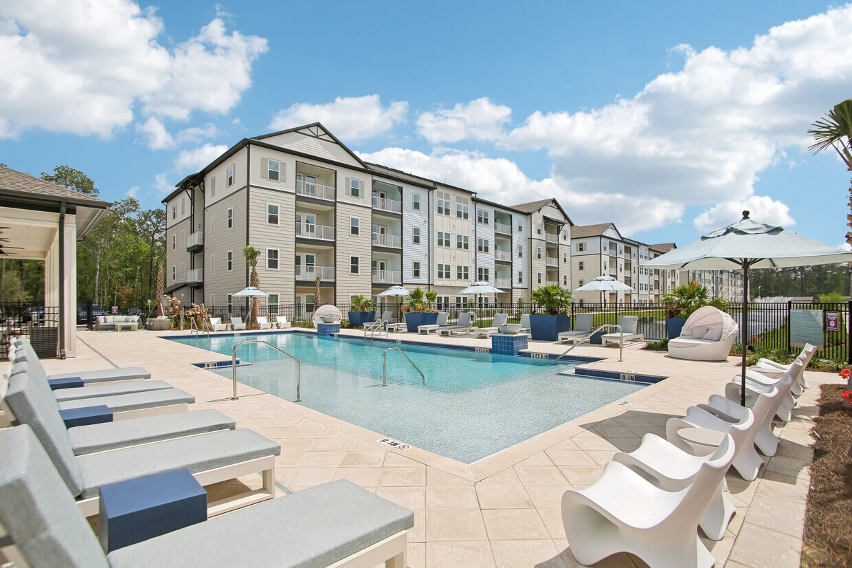 Piscina - Avion Apartments