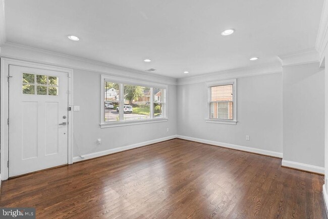 Foto del edificio - 5803 Ravenswood Rd