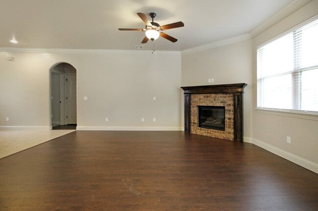 Building Photo - Wonderful 3 bed + bonus, 2.5 bath, & 3 car in Edmond