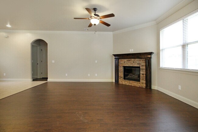 Foto del edificio - Wonderful 3 bed + bonus, 2.5 bath, & 3 car in Edmond