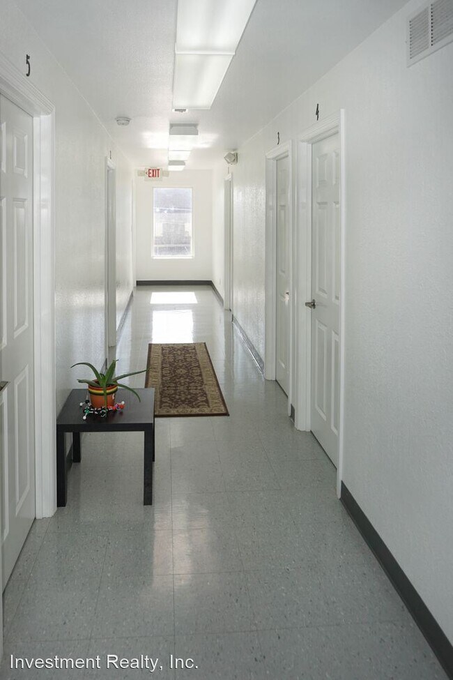 Foto del edificio - 9 br, 4 bath House - 605 N State St