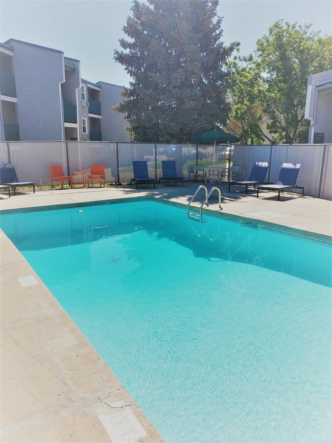 Piscina - Lincoln Springs Apartments