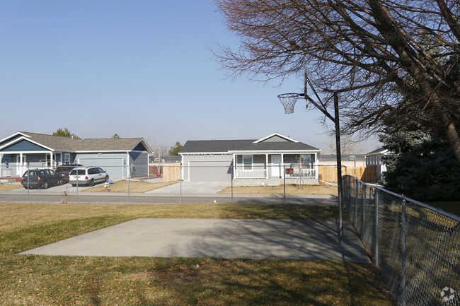 Building Photo - Willow Place Apartments