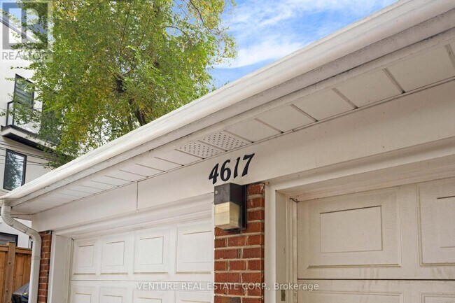 Photo du bâtiment - 4617 Dundas St W
