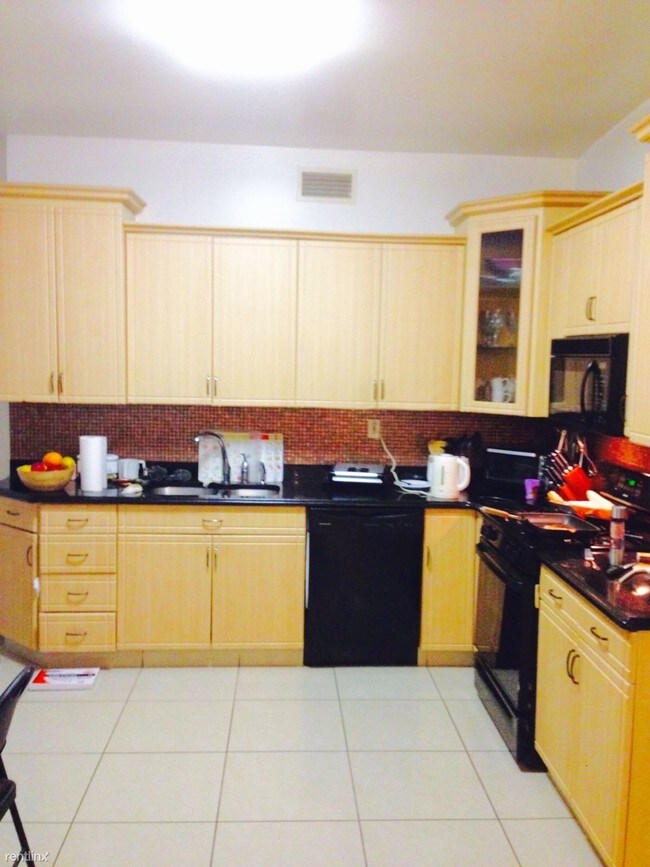 Foto del edificio - 8430 120th St