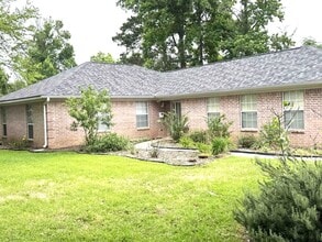 Building Photo - 10323 W Lakeshore Dr