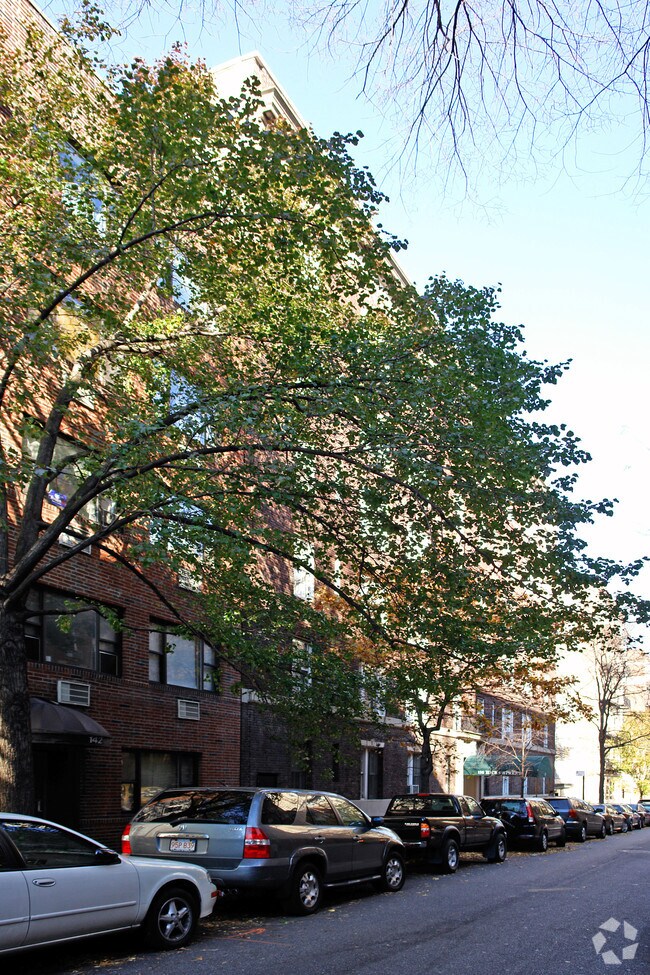 Building Photo - 136 Hicks St
