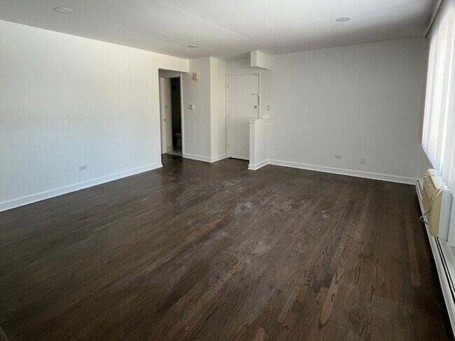 Foto del edificio - 10430 Michael Todd Terrace