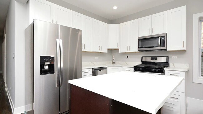 Foto del edificio - 4906 N Rockwell St