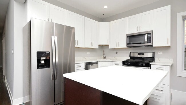 Building Photo - 4906 N Rockwell St