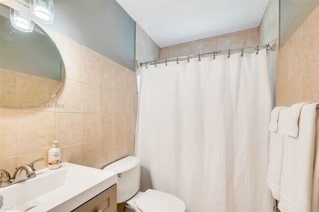 Building Photo - 2 br, 1 bath House - 2739 SW 34th Ave