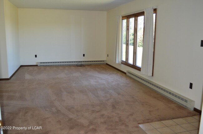 Building Photo - 692 Orange Rd