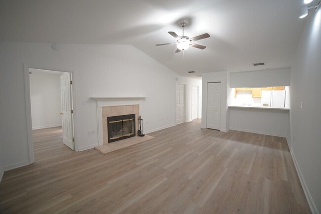 Building Photo - 1272 Cross Creek Cir