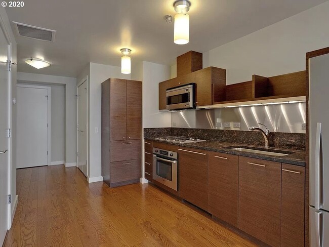 Kitchen - 3601 S River Pkwy