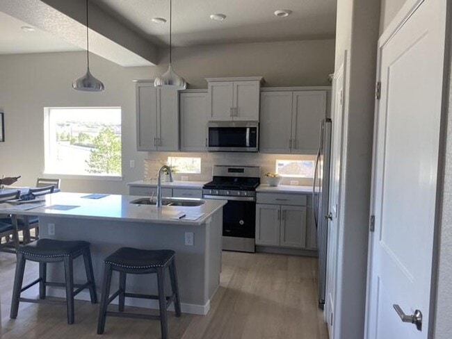 Foto del edificio - Flying Horse Luxury 4 Bed Townhouse with Mt. Views