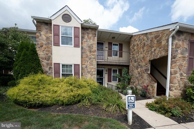 Building Photo - 118 Valley Stream Cir
