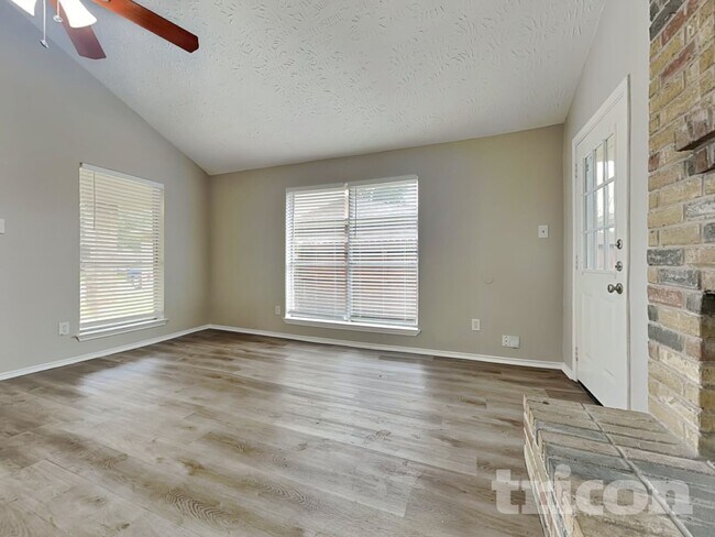 Foto del edificio - 15243 Bedford Glen Dr