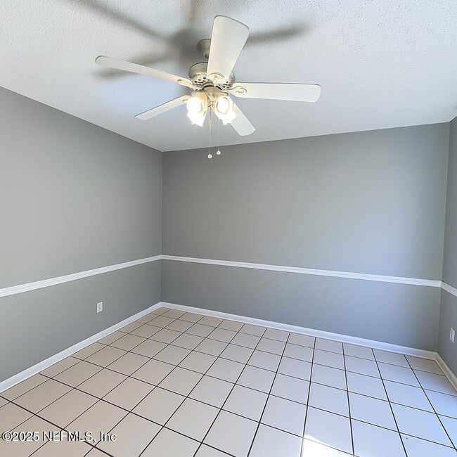 Building Photo - 801 Kettering Way