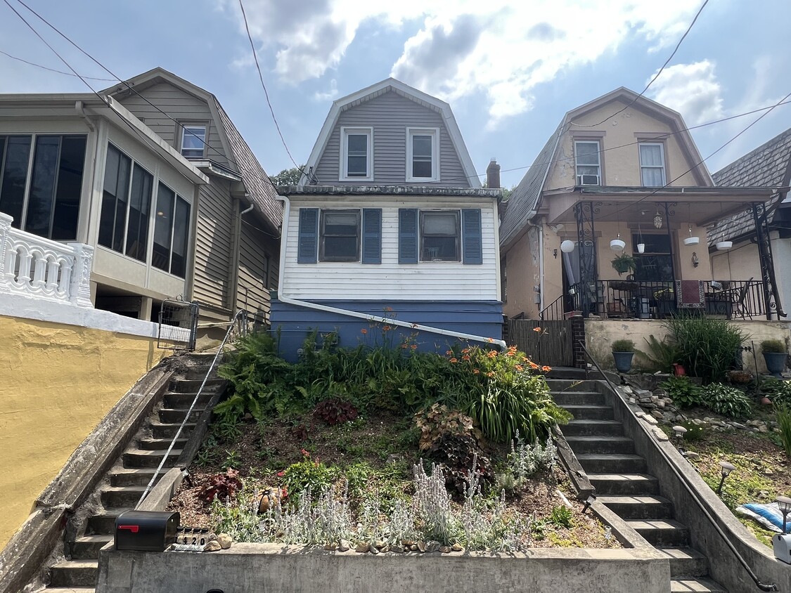 Primary Photo - 1420 Philip St