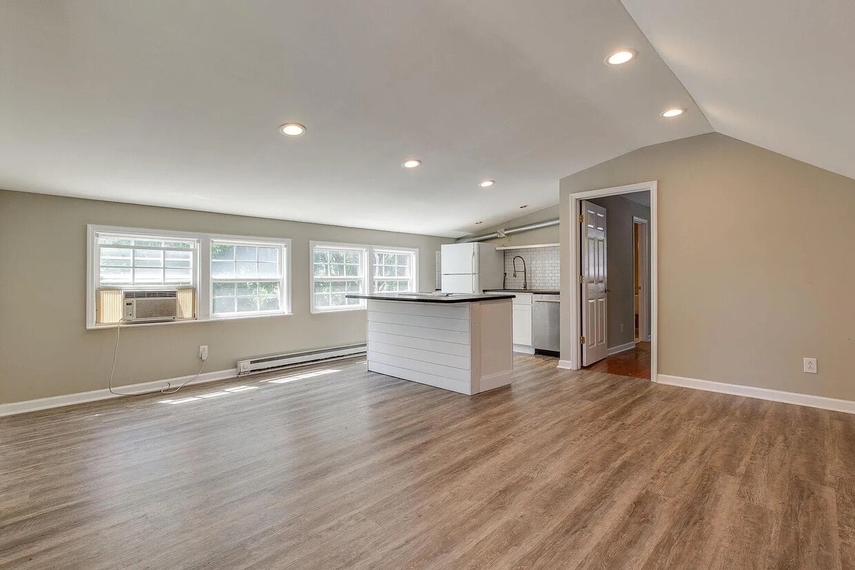 Living Dinning - 253 Thuss Ave