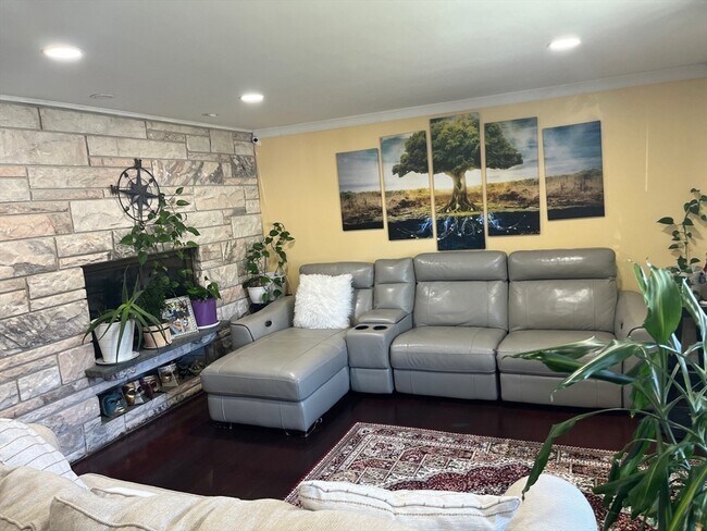 Foto del edificio - 94 Oakwood Ave