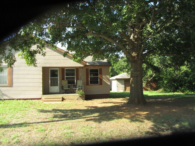 front of house - 913 Star St