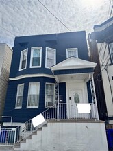 Building Photo - 307 59th St