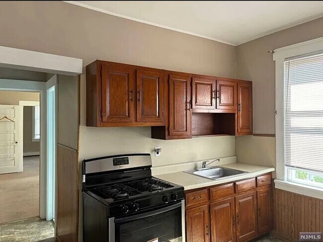 Building Photo - 323 Clifton Blvd