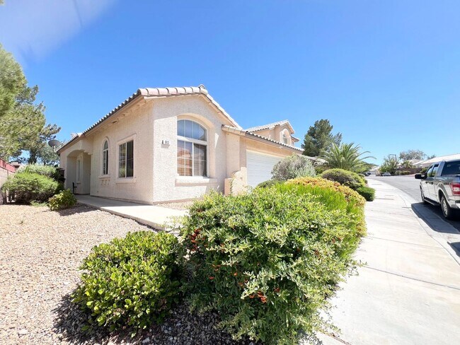 Building Photo - Nice corner lot single story house