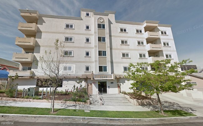 Building Photo - 1043 S Kenmore Ave