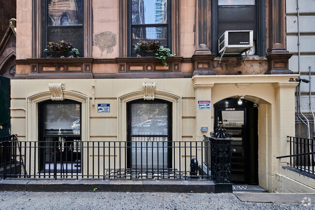 Building Photo - 20 W 26th St