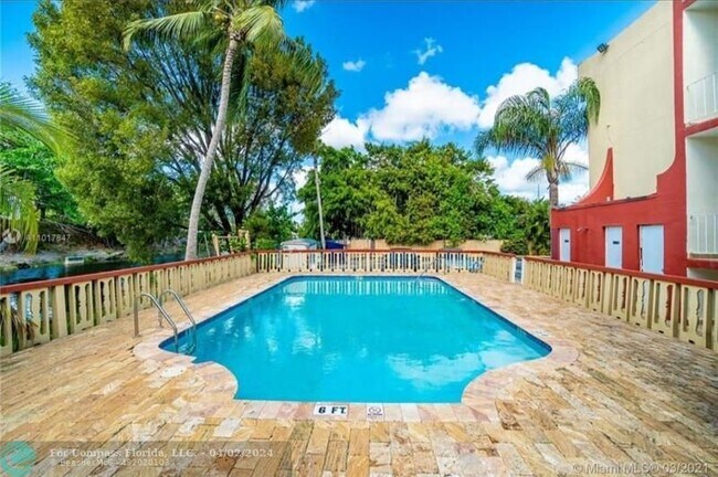 Foto del edificio - 4265 NW S Tamiami Canal Dr
