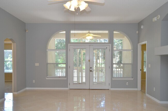 Foto del edificio - 499 Crosswind Dr
