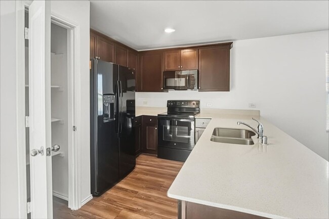 Building Photo - 5405 Longshadow Dr