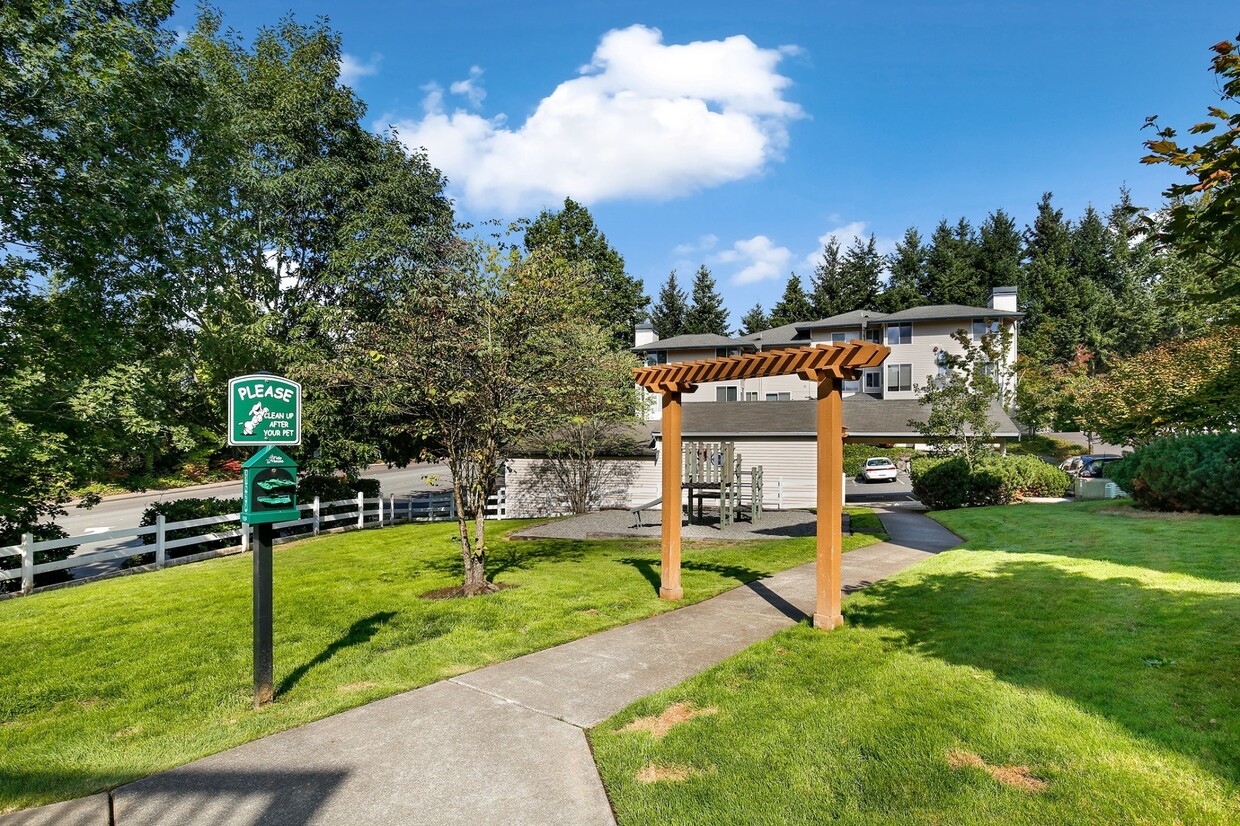 Dog area - 3910 243rd Pl SE (Bothell, WA)