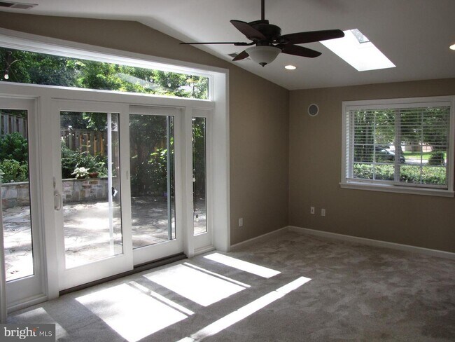 Foto del edificio - 5239 Morley Ct