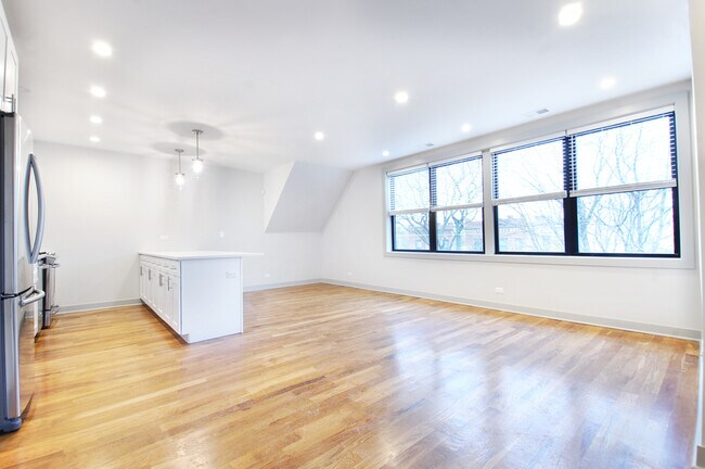 Foto del edificio - 2900 W Logan Blvd