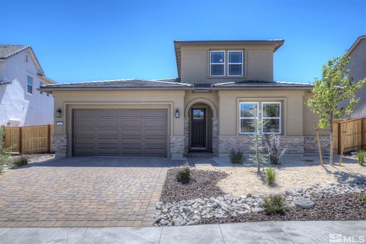 Primary Photo - 262 Commodore Dr