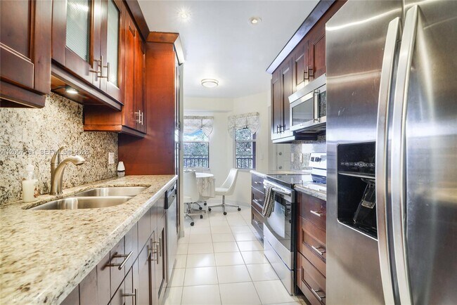Building Photo - 1251 SW 125th Ave