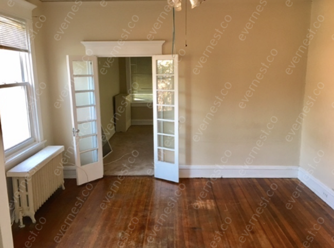 Foto del edificio - 3002 Montrose Ave