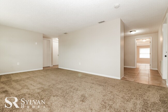 Building Photo - Holiday 3BR 1.5BA home now leasing!