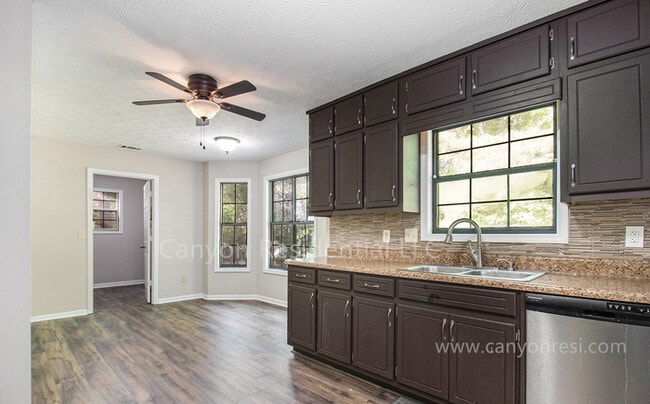 Foto del edificio - 950 Sideline Ct