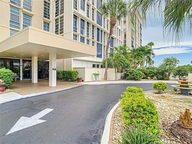 Foto del edificio - 7400 Sun Island Dr S